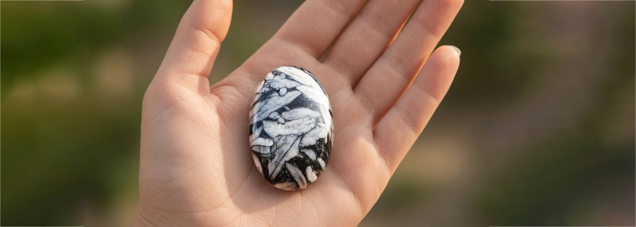 pinolith_hand