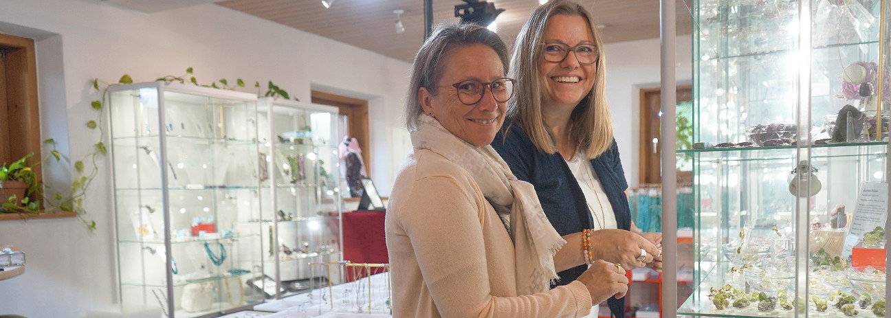 Bijoux avec p&eacute;ridot issus de notre production &agrave; Bali