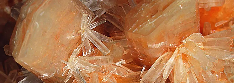 alabaster-kristalle-mineralien