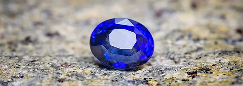 saphir-facettierter-edelstein