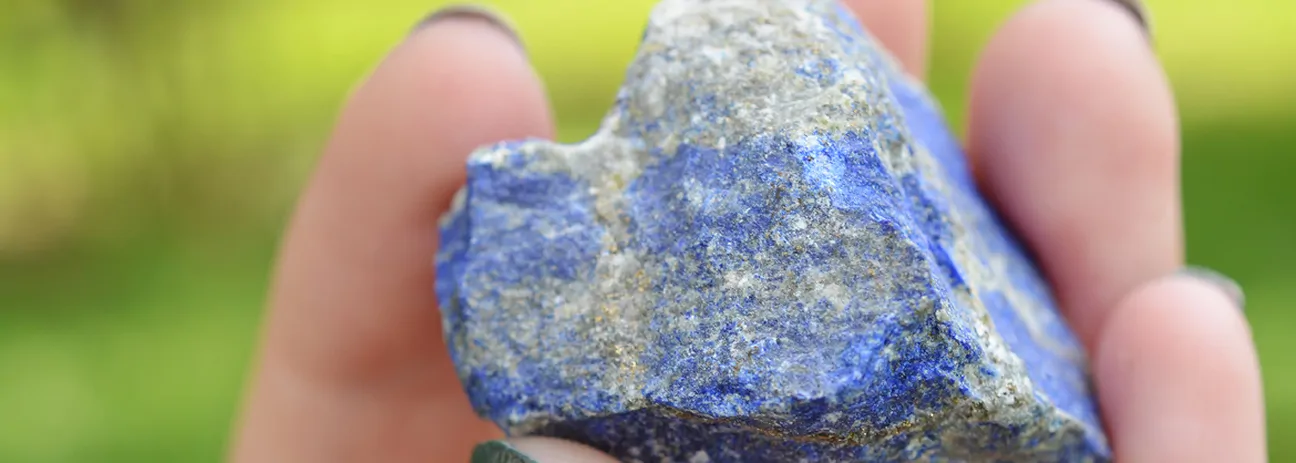 lapislazuli_rohstein_mineraliengrosshandel