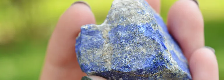 lapislazuli_rohstein_mineraliengrosshandel