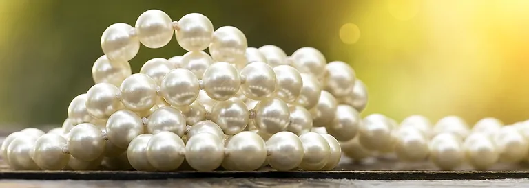Perlenkette und Perlenschmuck mit Zuchtperlen