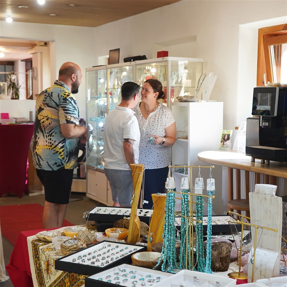 I nostri orari di apertura: | gemme, pietre curative e gioielli all'ingrosso
