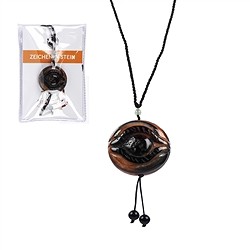 0400165024 Amulette &#x152;il de Chiva sculpt&#xE9;e, avec encart dans une pochette | Marco Schreier