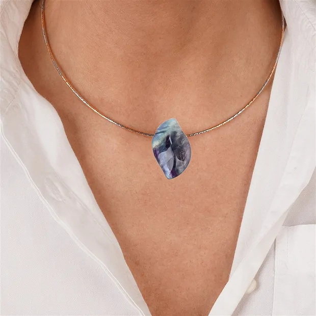 Ali di fenice in fluorite (fontana della giovinezza) forata, 3,5 cm | Marco Schreier