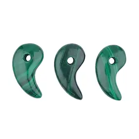 Magatama Malachite (stab.), drilled, 3.2cm | wholesaler gems & healing stones