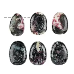 0423193002 Pietra burattata Eudialite forata nella matrice | Marco Schreier