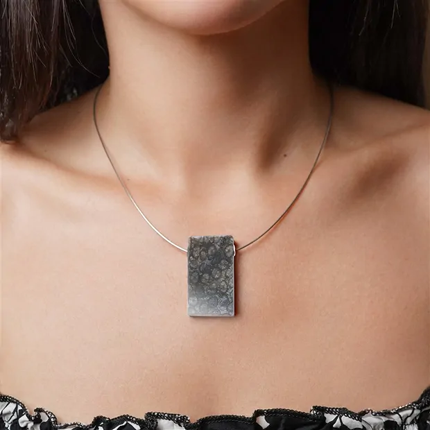 Parallélépipède rectangle de Corail fossilisé, percé, 4,0cm, calottes rhodiées | Marco Schreier