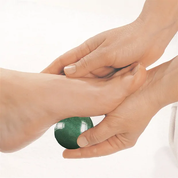 Aventurine massage ball, 4.0 cm, in gift box | wholesaler gems & healing stones