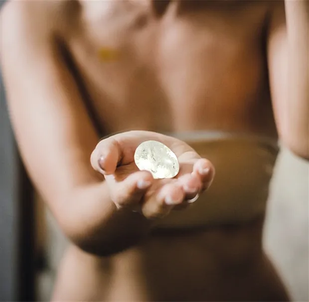 Œuf de Yoni Cristal de roche, 4,0cm (moyen) | Marco Schreier