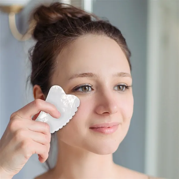 Cristallo di rocca Gua Sha con denti | grossista gemme e pietre curative
