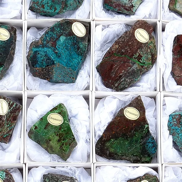 One side polished pieces Chrysocoll-Cuprite, 03 - 05cm (35 pcs./ PU) | Marco Schreier