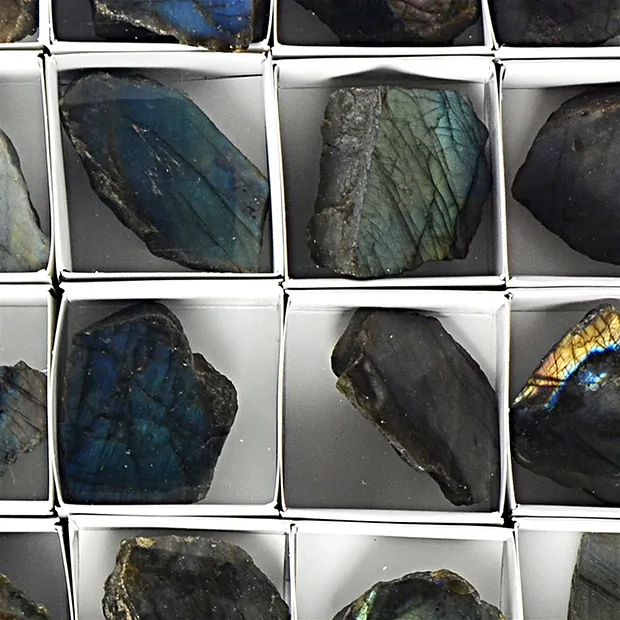 One side polished pieces labradorite, 04 - 06cm (35 pcs./ PU) | Marco Schreier