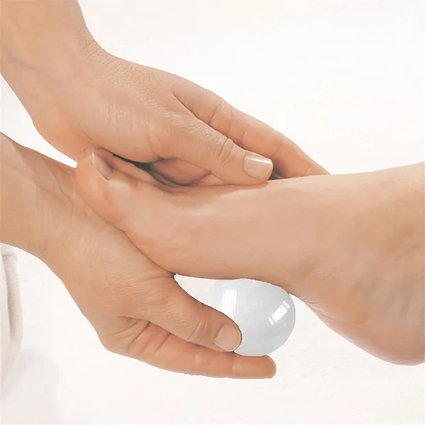 Massage ball Snow Quartz, 4.0 cm, in gift box | wholesaler gems & healing stones