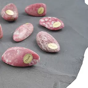 Pietre burattate Thulite, 3,5 - 6,0 cm (54 pz./ UC) | Marco Schreier