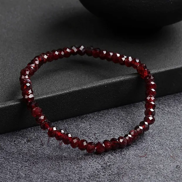 Pulsera, granate, 03 x 05mm botones, facetado | Marco Schreier