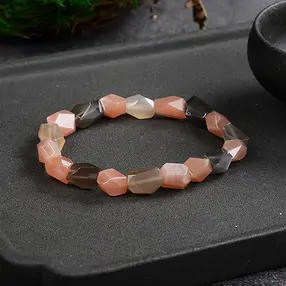 Bracelet, Pierre de lune (multicolore), 08 x 10mm Nuggets, à facettes | Marco Schreier