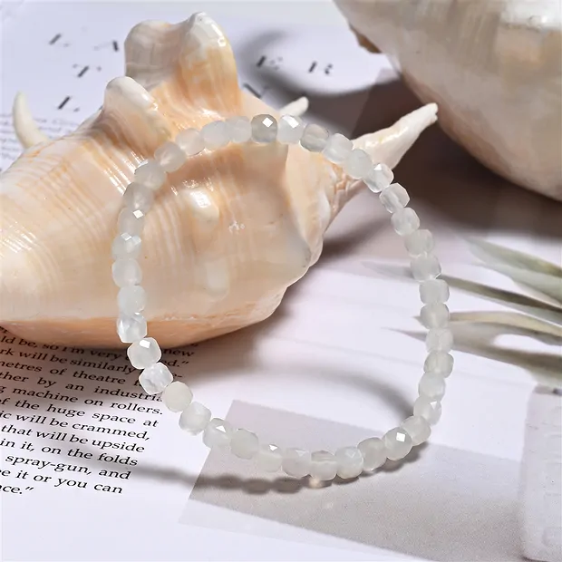 Bracelet, Pierre de lune (blanche), 04mm cube, facetté | Marco Schreier