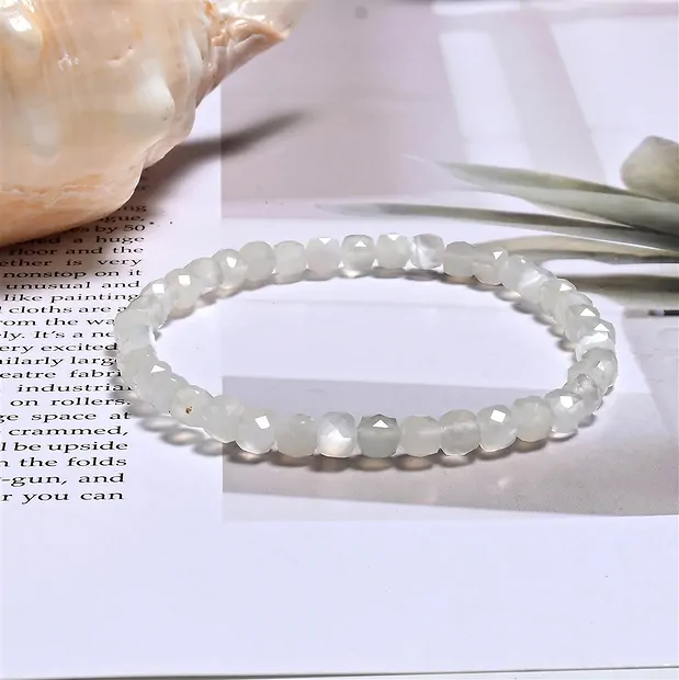 Bracelet, Pierre de lune (blanche), 04mm cube, facetté | Marco Schreier