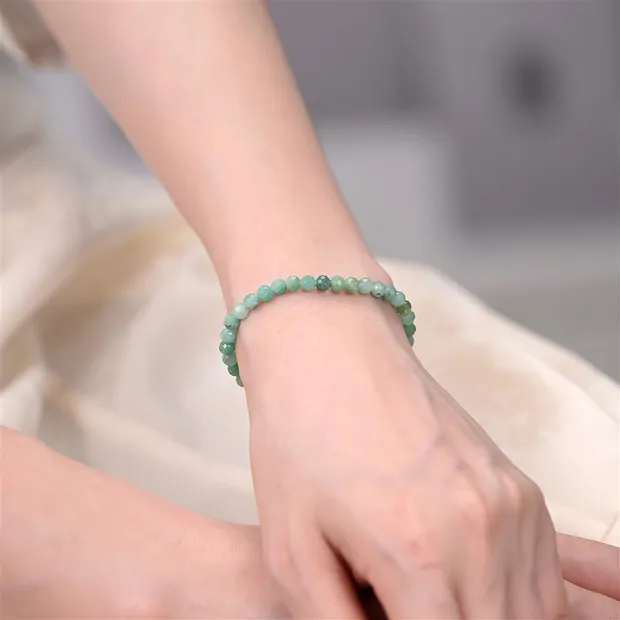 Bracelet, emerald, 04mm beads, faceted | Schreier gems, healing stones & jewelry