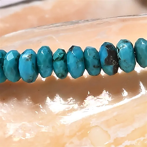 Bracelet, Turquoise (stab.), 02 x 04mm button, faceted | Marco Schreier