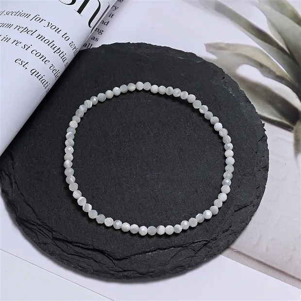 Bracelet, Mother of Pearl (light), 03mm beads, faceted, 19cm | Marco Schreier