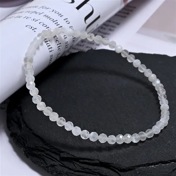 Bracelet, Labrodorite (white), 03mm beads, faceted, 19cm | Marco Schreier