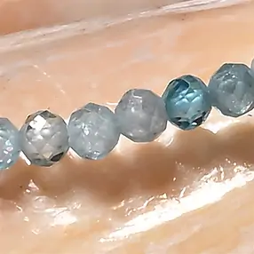 Armband, Zirkon (blau, gebr.), 03mm Kugeln, facettiert | Marco Schreier