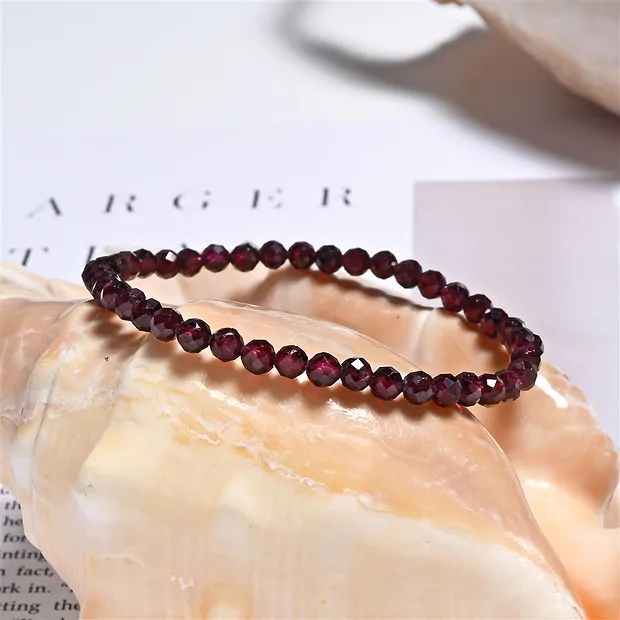 Bracelet, Rhodolite (garnet), 04mm beads, faceted | Marco Schreier