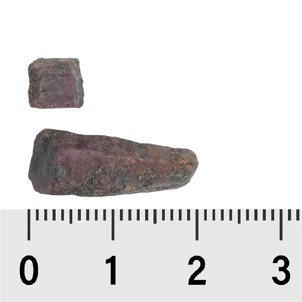 Ruby rough pieces, 0.5 - 2cm (1kg/ PU) | Schreier gems, healing stones & jewelry