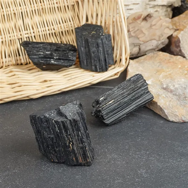 Pietre grezze Schorl, 06 -08cm (12 pz./ UC) | grossista gemme e pietre curative