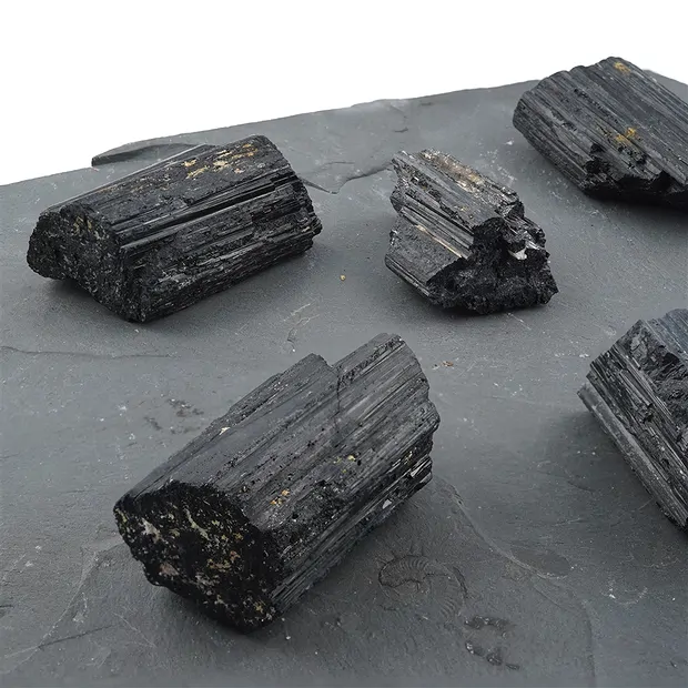 Tourmaline (black) rough stones, 04 - 07cm (24 pcs./ PU) | Marco Schreier