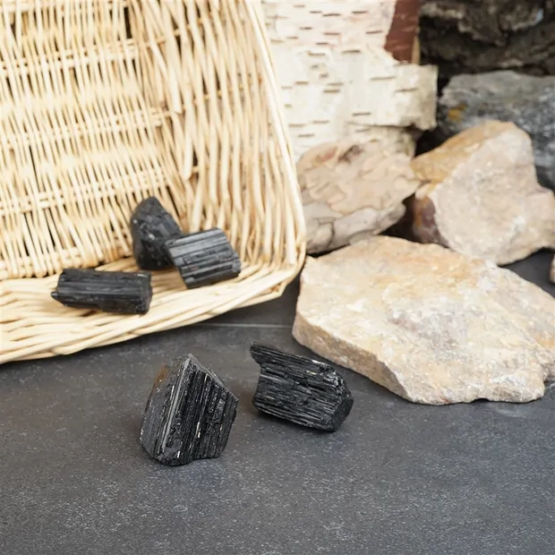 Tourmaline (black) rough stones, 05cm (35 pcs./ PU) | Marco Schreier