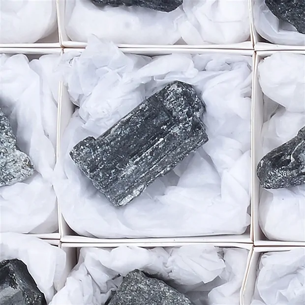 Tourmaline (black) rough stones B, 04 - 05cm (24 pcs./ PU) | Marco Schreier