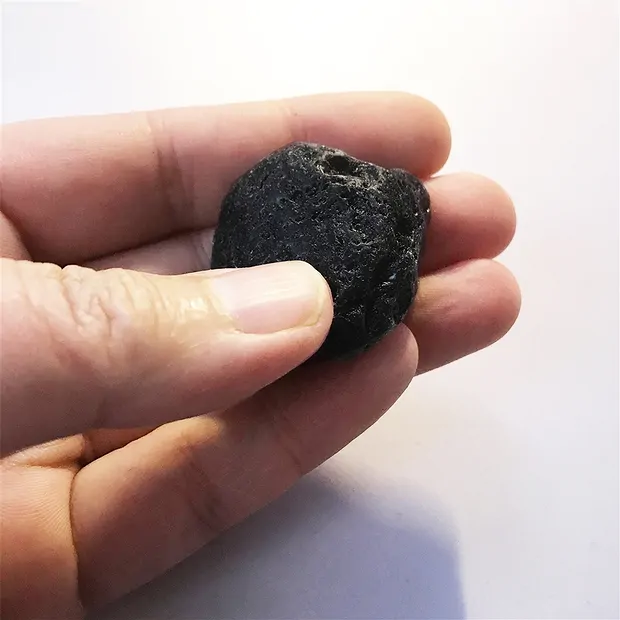 Rough stones Tektite (Agni Manitite or Cintamani Stone), 3.5 - 5.0cm (54 pcs./ PU) | Marco Schreier