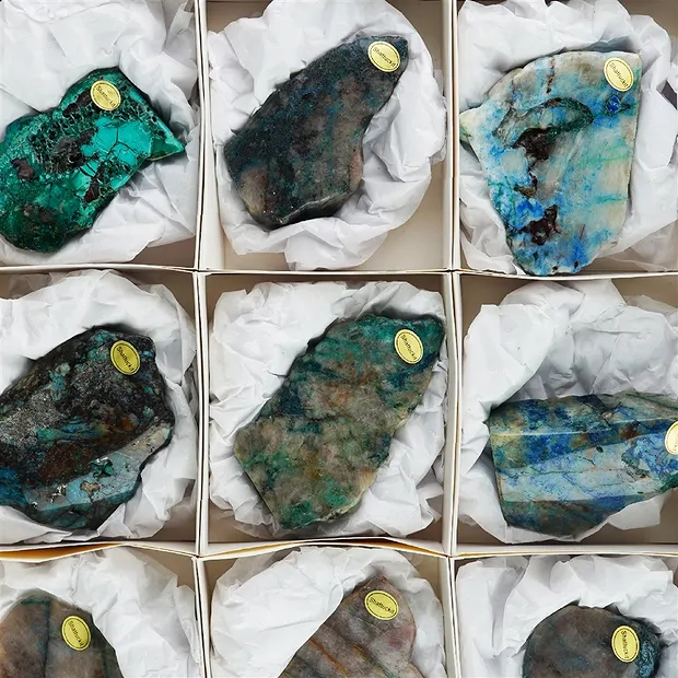 One side polished pieces Shattuckite, 05 - 09cm (12 pcs./ PU) | Marco Schreier