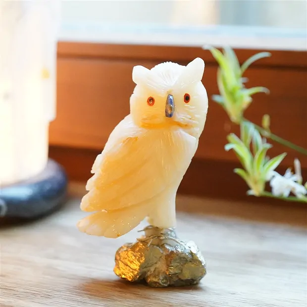 Gravure oiseau (hibou), calcite, 10cm | Marco Schreier