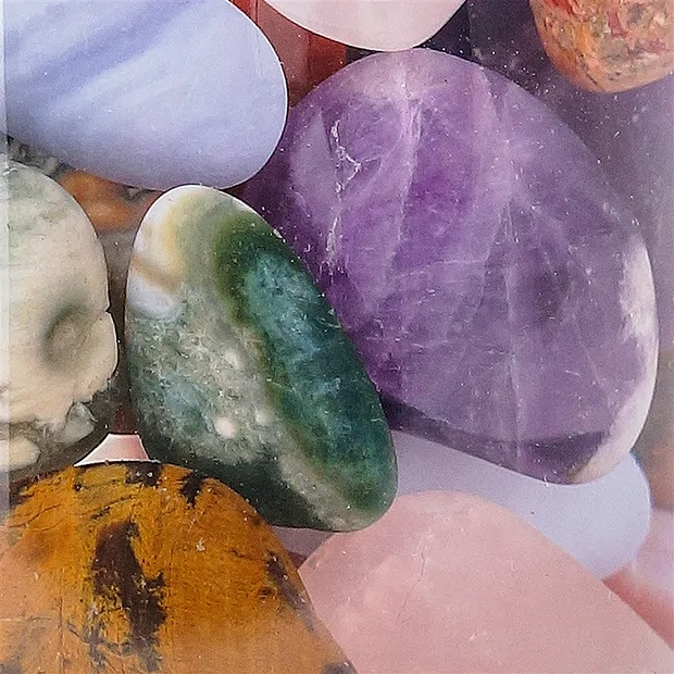 VitaJuwel "Fünf Elemente" (Amethyst, Chalcedon, versteinertes Holz, Rosenquarz, Ozeanjaspis) | Marco Schreier