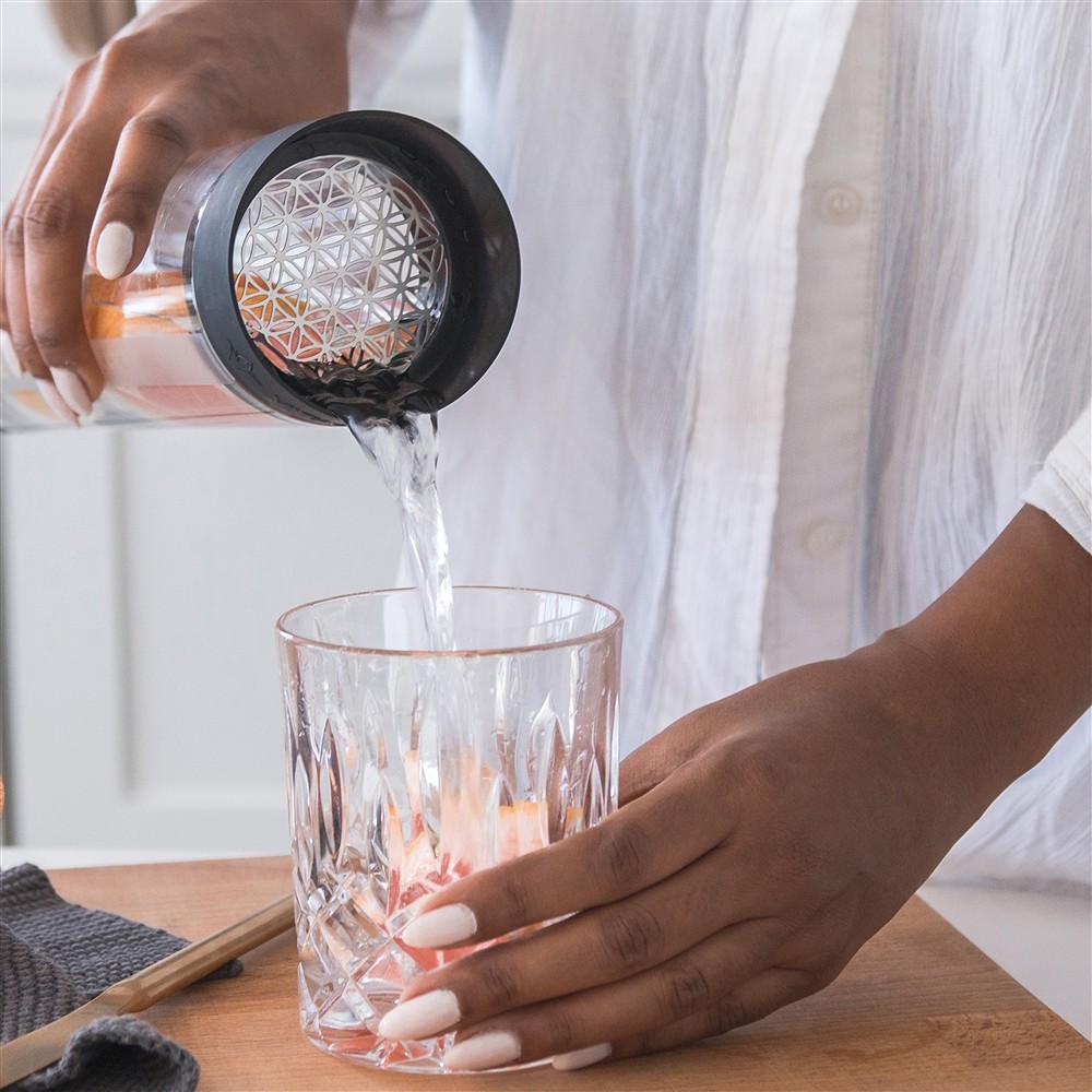 VitaJuwel water carafe "Sana" Lava black with "Courage" module | Marco Schreier