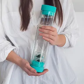 VitaJuwel Wasserkaraffe "Sana" Ocean Blue mit Modul "Flow" | Marco Schreier