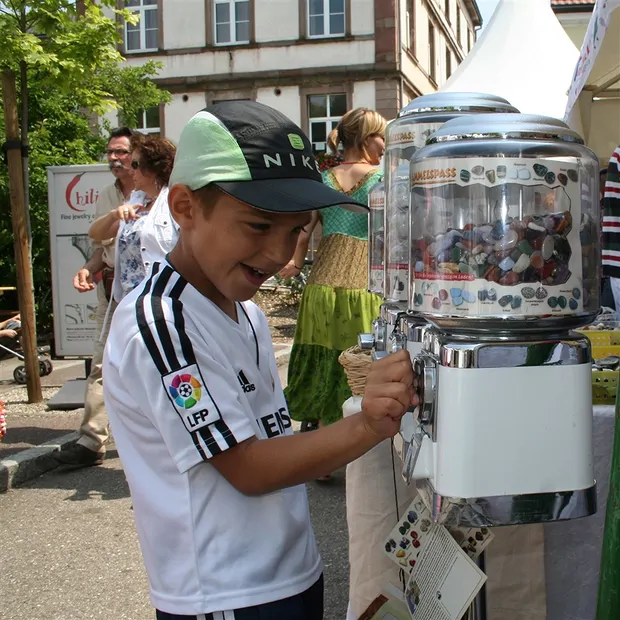 Automat mit Füllung kleine Trommelsteine, 400 Karten ENGLISCH | Marco Schreier