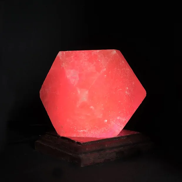 Salzlampe "Diamant" mit Holzsockel, 9cm / 0,8kg, USB-Stecker, farbwechselnd | Marco Schreier