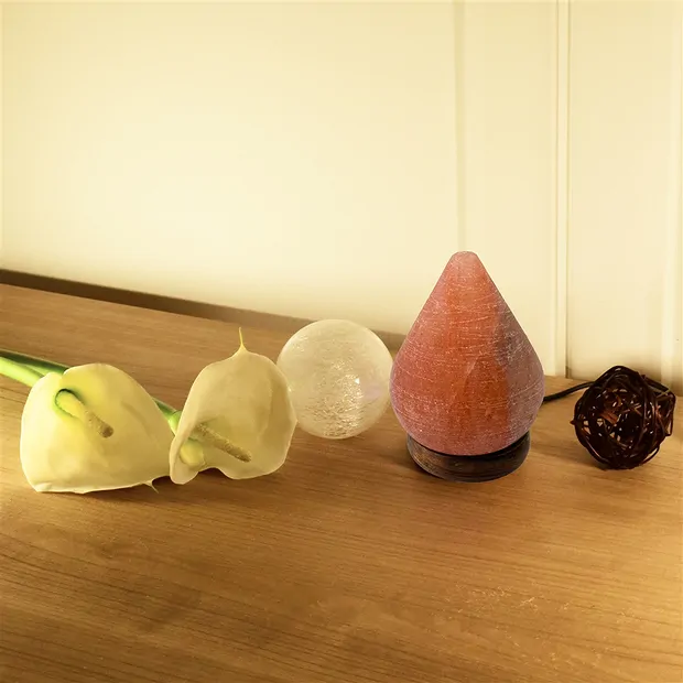 Lampe de sel "Goutte" avec socle en bois, 11cm / 0,6kg, prise USB, changement de couleur | Marco Schreier