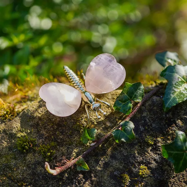 Incisione a farfalla, Quarzo rosa, 5,5 x 4,3 cm | Marco Schreier