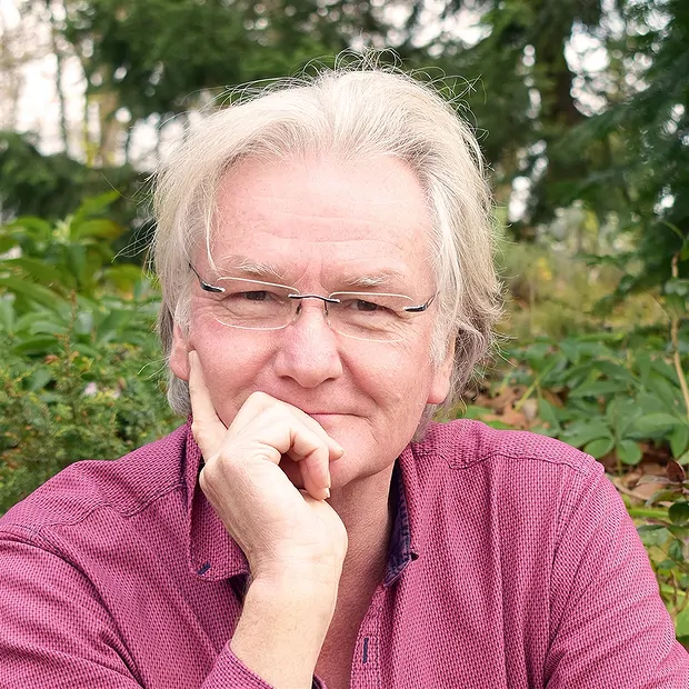 Oreiller en pierre précieuse "Oreiller Cupidon" (Thulite, Quartz rose) | Marco Schreier