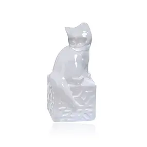 Gravure chat, sélénite (blanc), 5,3cm | Marco Schreier