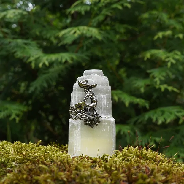 Crystal selenite, miner panning for gold, 6cm | wholesaler gems & healing stones