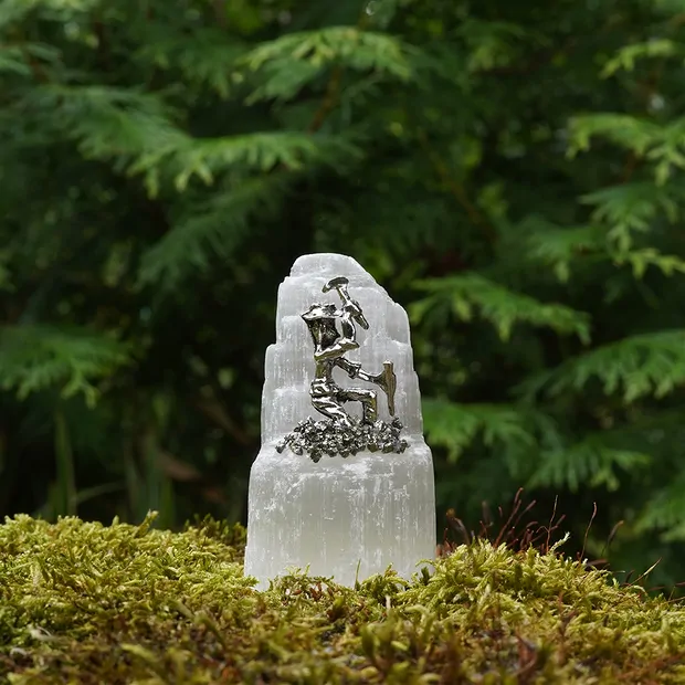 Cristallo di selenite, minatore con martello e scalpello, 6 cm | Marco Schreier
