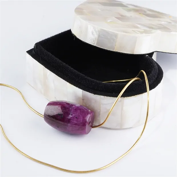 Box shell heart (Pinctata maxima), 8 x 7cm | wholesaler gems & healing stones